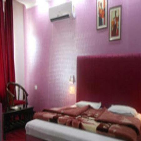 Hôtel Ratan Palace à Dehradun Extérieur photo